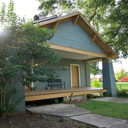 Cajun Hostel Downtown Lafayette Exterior photo